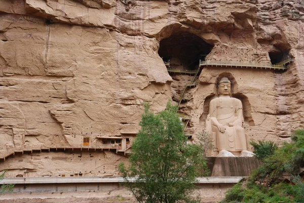 Alte chinesische Buddha-Statue im prickelnden Höhlentempel in Lanzhou — Stockfoto