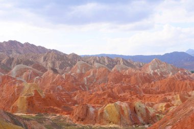G 'deki Zhangyei Danxia Landform' un güzel doğa manzarası.