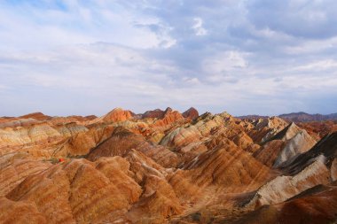 G 'deki Zhangyei Danxia Landform' un güzel doğa manzarası.