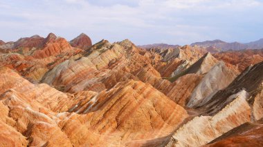 G 'deki Zhangyei Danxia Landform' un güzel doğa manzarası.