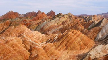 G 'deki Zhangyei Danxia Landform' un güzel doğa manzarası.