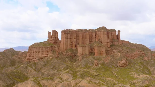 Beautiful landscape view of Binggou Danxia Scenic Area in Sunan — Stock Photo, Image