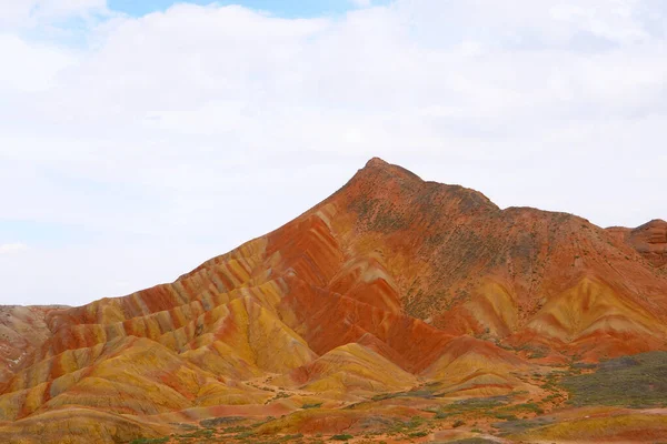 Prachtig natuurlandschap uitzicht op Zhangyei Danxia Landform in G — Stockfoto