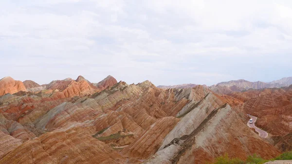 Krásný výhled na krajinu Zhangyei Danxia Landform v G — Stock fotografie