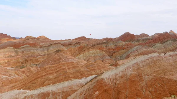 Vacker natur landskap utsikt över Zhangyei Danxia Landform i G — Stockfoto