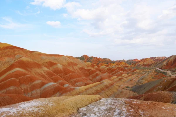 Bella vista paesaggio naturale di Zhangyei Danxia Landform in G — Foto Stock