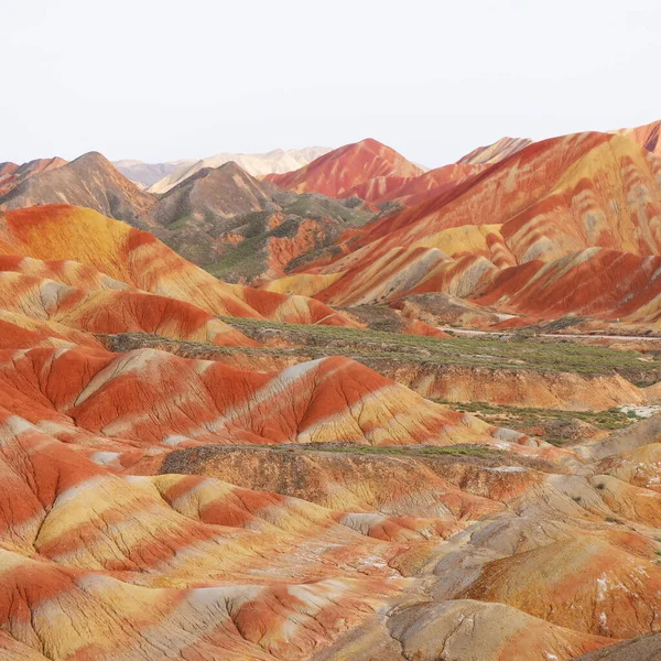 Hermosa vista del paisaje natural de Zhangyei Danxia Landform en G — Foto de Stock