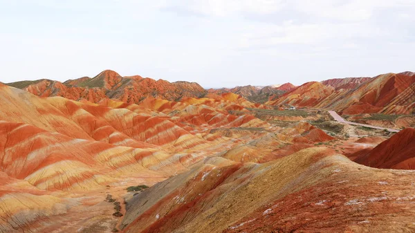 Prachtig natuurlandschap uitzicht op Zhangyei Danxia Landform in G — Stockfoto