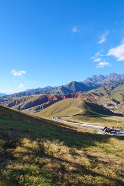 Qilian Dağı Sahnesi 'nin güzel doğa manzarası.