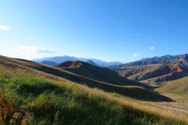 Qilian Dağı Sahnesi 'nin güzel doğa manzarası.