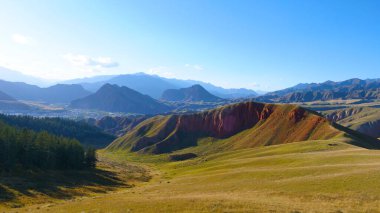 Qilian Dağı Sahnesi 'nin güzel doğa manzarası.