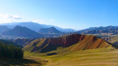 Qilian Dağı Sahnesi 'nin güzel doğa manzarası.