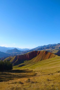 Qilian Dağı Sahnesi 'nin güzel doğa manzarası.
