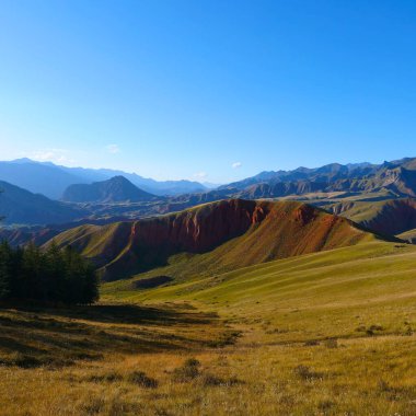 Qilian Dağı Sahnesi 'nin güzel doğa manzarası.