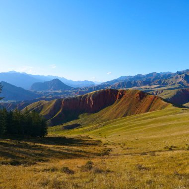 Qilian Dağı Sahnesi 'nin güzel doğa manzarası.