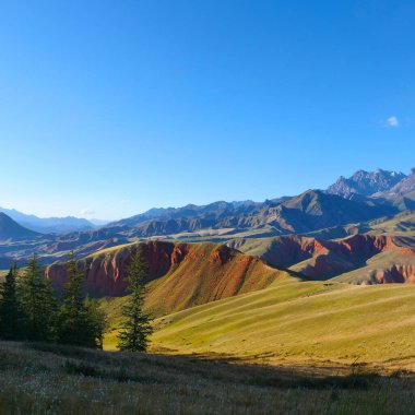 Qilian Dağı Sahnesi 'nin güzel doğa manzarası.