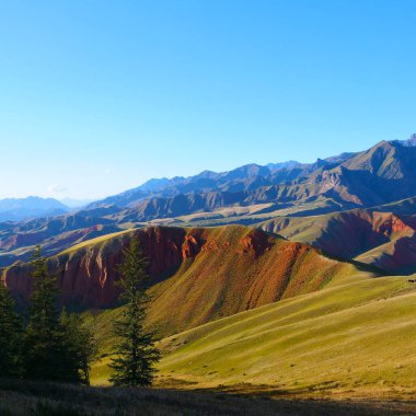 Qilian Dağı Sahnesi 'nin güzel doğa manzarası.