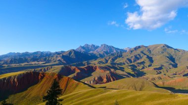Qilian Dağı Sahnesi 'nin güzel doğa manzarası.