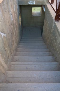 Qilian Dağı 'ndaki işaret kulesinin içindeki taş kaya merdiveni.