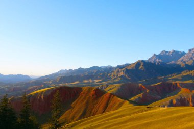 Qilian Dağı Sahnesi 'nin güzel doğa manzarası.