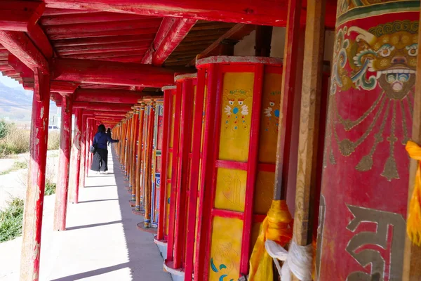 Roue Prière Dans Monastère Bouddhiste Tibétain Arou Temple Qinghai Chine — Photo