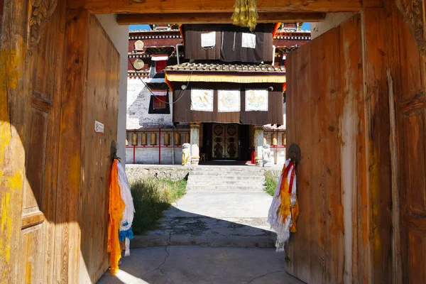 Porte Bois Dans Monastère Bouddhiste Tibétain Arou Temple Qinghai Chine — Photo