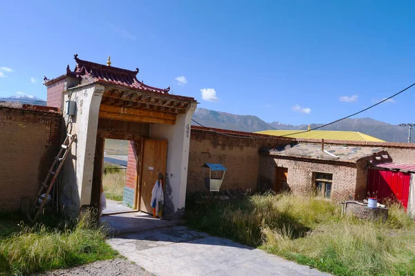 Tradizionale Vecchia Piccola Casa Nel Monastero Buddista Tibetano Arou Temple — Foto Stock