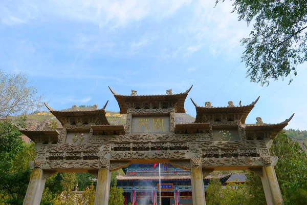 Tulou Temple of Beishan Mountain, Yongxing Temple i Xining Qing — Stockfoto