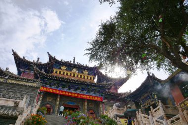 Xining Qinghai Çin 'deki Nanshan Dağı Tapınağı..