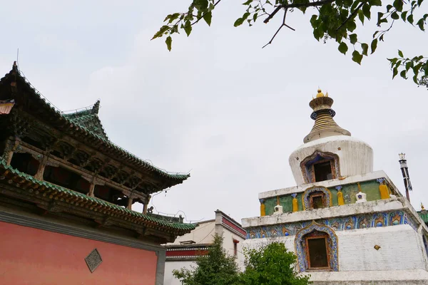 Monasterio Kumbum, Templo Ta 'er un monasterio budista tibetano en H — Foto de Stock