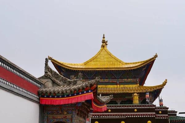 Monasterio Kumbum, Templo Ta 'er un monasterio budista tibetano en H — Foto de Stock