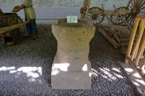 Moulin à huile de pierre au musée Turpan Karez Well, Xinjiang Pr — Photo