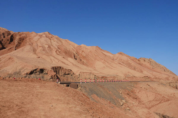 Вид на горную долину в Турфане X
