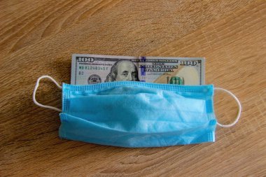 Dolar, Coronavirus yüzünden maske takarken hastalanıyor. Maske, doları koronavirüsten korur. Maske, dolarları covid-19 'dan koruyor..