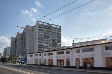 Polyanka metro yakınındaki modern binalar