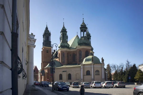Sint Peter en Paul Archicathedral Basilica op Ostrow Tumski eiland in Poznan, Polen. — Stockfoto