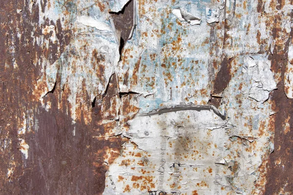 Die Struktur einer alten Mauer mit Werbeanzeigen in Warschau — Stockfoto