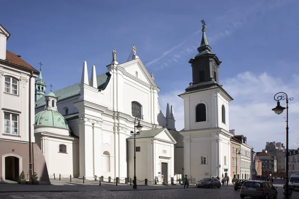 A Igreja Dominicana de St. Jacek está localizada na Freta Street, no distrito central de Varsóvia . — Fotografia de Stock