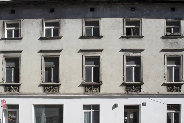 Фасад старого здания — стоковое фото
