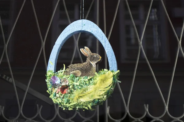 Wreath with Easter bunny on the door — Stock Photo, Image