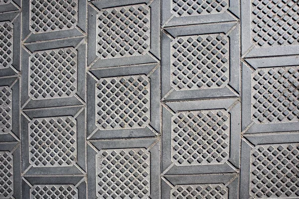 Primo piano della pavimentazione rivestita con piastrelle di ferro — Foto Stock
