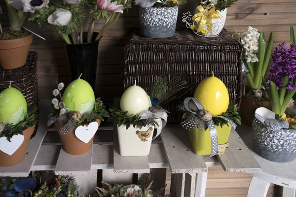 Pamiątki na Wielkanoc w kwiaciarni na sprzedaż — Zdjęcie stockowe