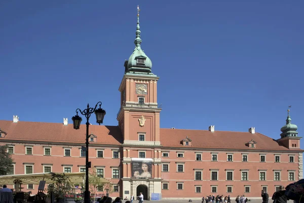 Plaza del castillo en Varsovia casco antiguo, Polonia —  Fotos de Stock