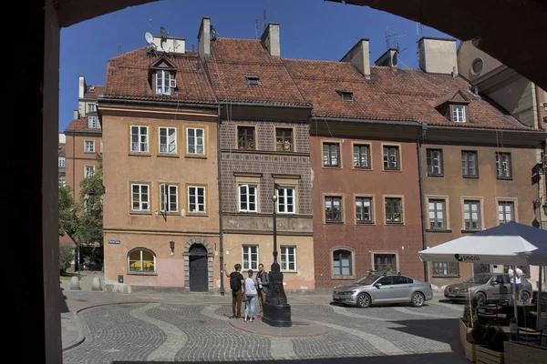 Staré město s starověkých budov. Jméno ulice je Szeroki Dunaj — Stock fotografie