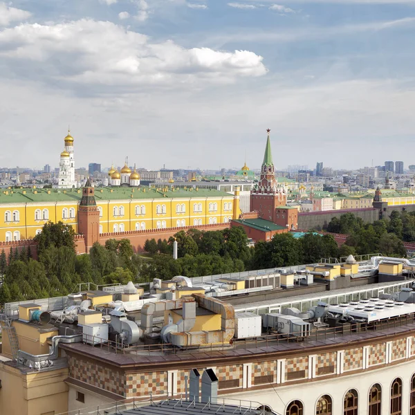 Luftaufnahme des historischen Zentrums von Moskau von einem Aussichtspunkt. — Stockfoto