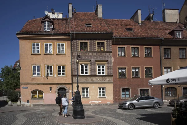 Staré město s starověkých budov. Jméno ulice je Szeroki Dunaj — Stock fotografie