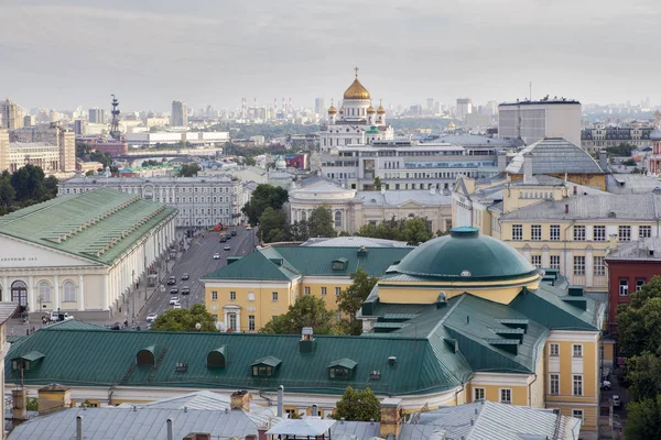Vista aérea del techo en el centro histórico de Moscú desde el mirador . — Foto de Stock