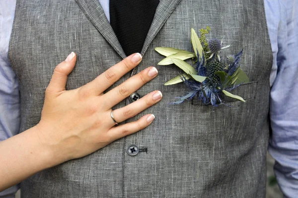 Boutonniere in the pocket of the suits of the groom of eucalyptus and Eryngium — Stock Photo, Image