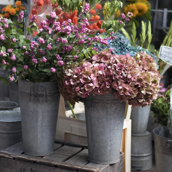 Bouquets Ortensia Bacche Neve Rosa Vendita All Ingresso Del Negozio — Foto Stock