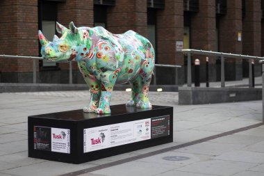 Londra, İngiltere - 15 Eylül 2018 dişi Rhinotrail - Poppy Londra'da Millennium Köprüsü ve St Paul's Katedrali yakınında, Rhino. geniş sanat yükleme, lütfen yardım için Chris Westbrook tarafından küratörlüğünü